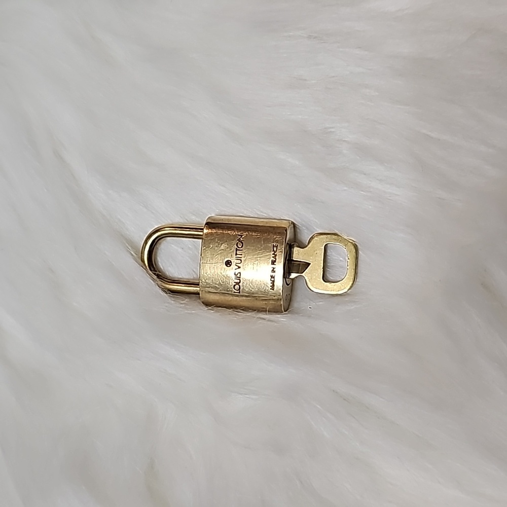 Authentic Lv Locks In Good Condition - image 3